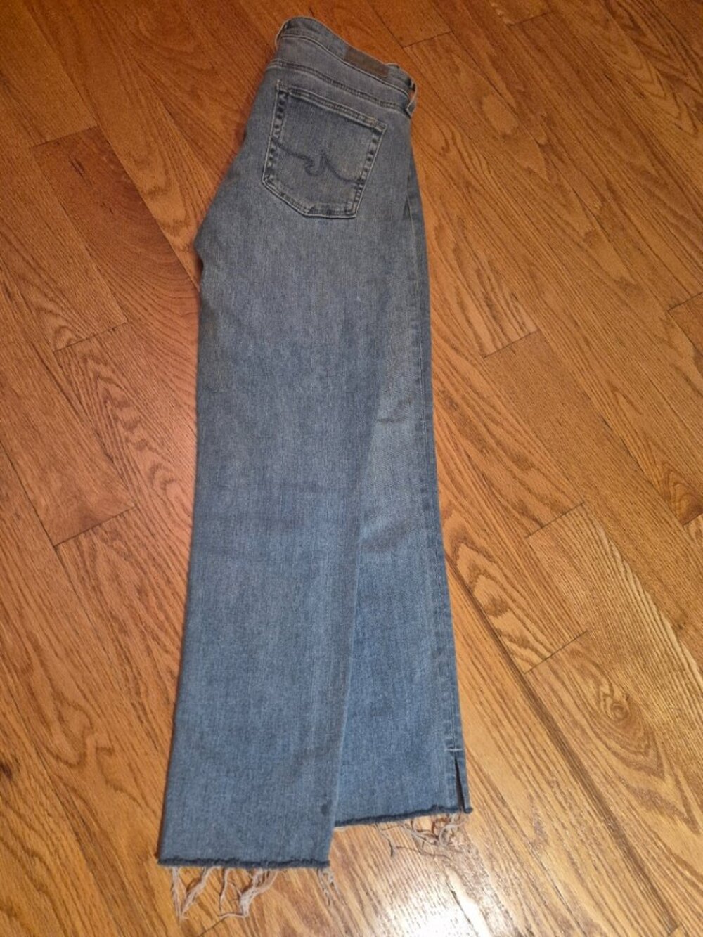 AG SIZE 27R STONEWASHED STRAIGHT LEG STONEWASHED FRAYED BOTTOMS